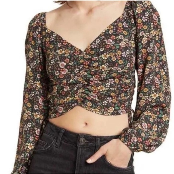 NWT Elodie Black Floral Long Sleeve Crop Top Size Small - Picture 3 of 12